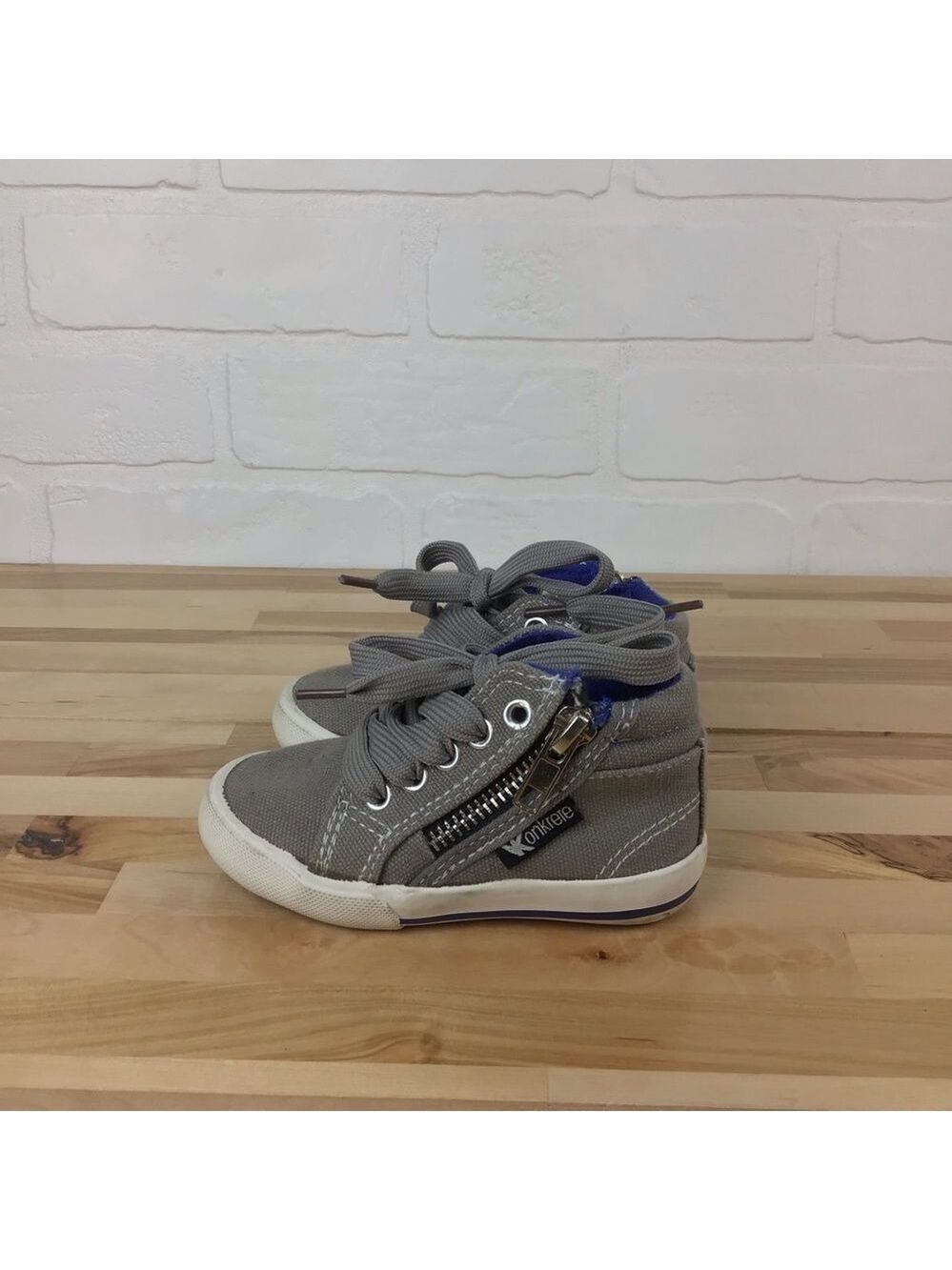 KONKRETE skateboarder baby shoes size 4